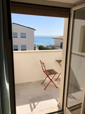 RS304 - Marcelli, nuovo bilo fronte mare con spiaggia inclusa
